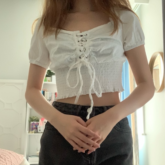 puffed sleeve crop top with ribbon - Picture 3 of 4